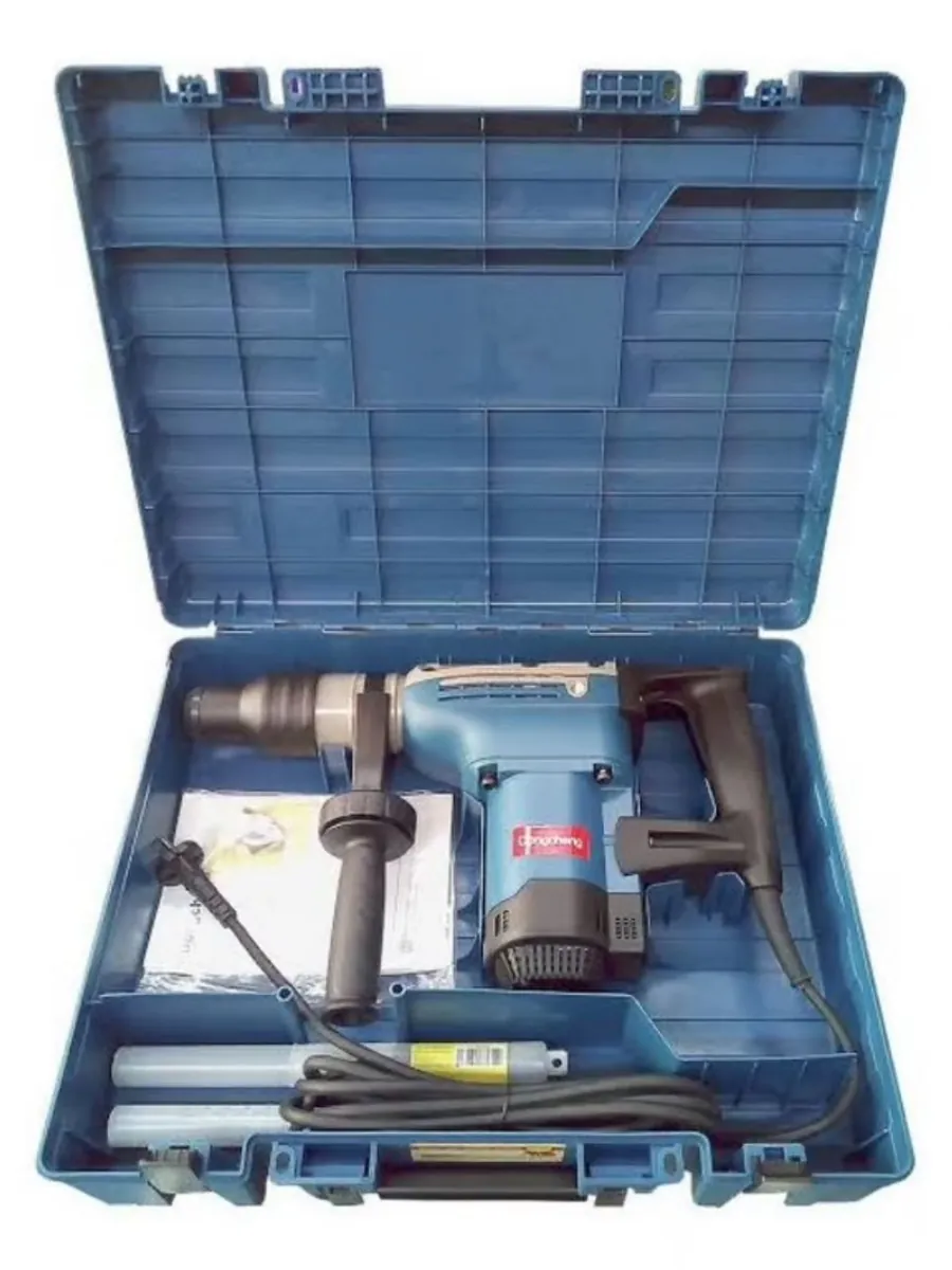 Taladro demoledor en su caja